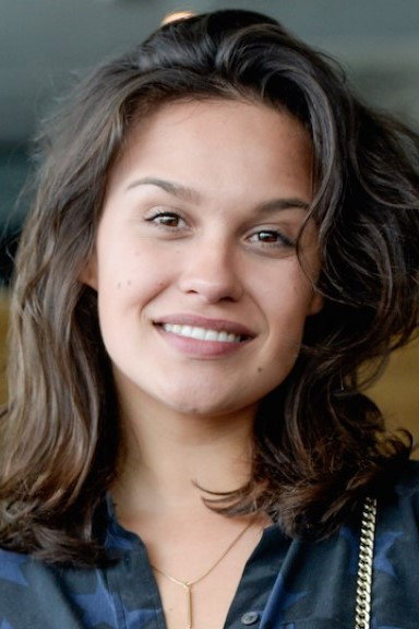 Holly Mae Brood as Teamcaptain in Alles is Muziek