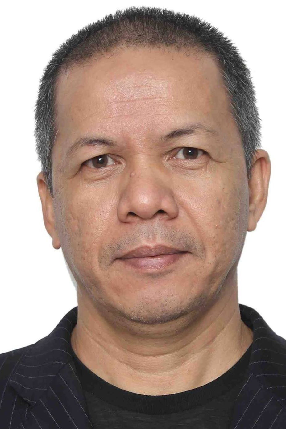 Gie Onida as Andeng's Husband in Fan Girl