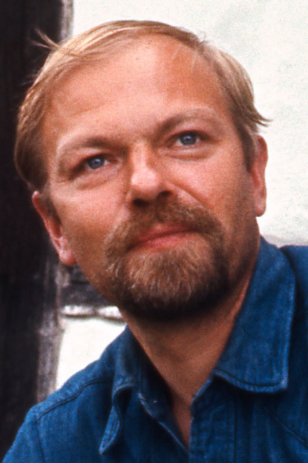 Olle Adolphson as Self in Evert Taube 100 år