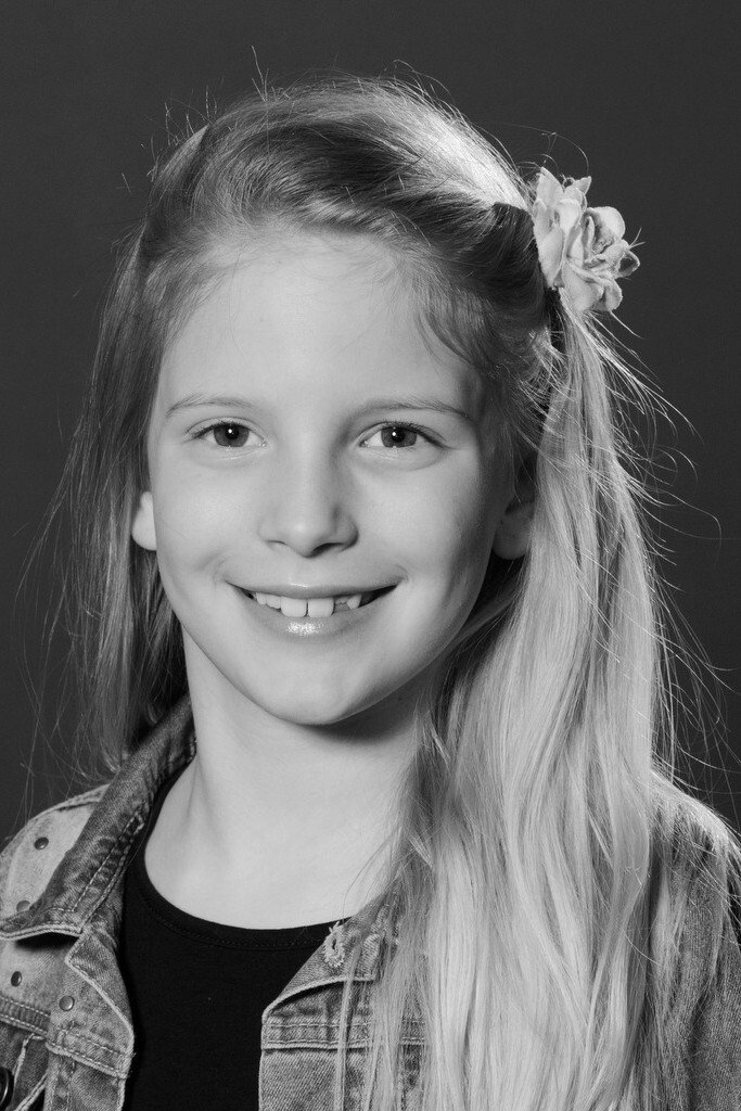 Julia Odzimek as Monika in The Day of Chocolate