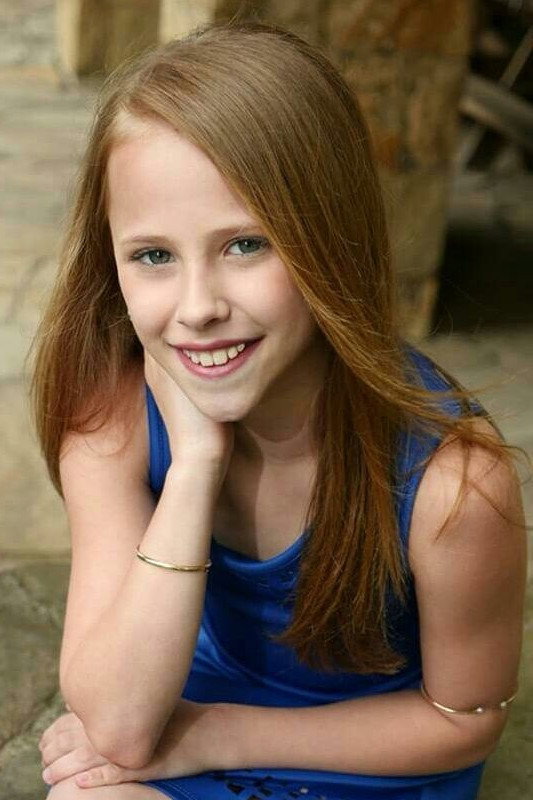 Sarah Georgiana as Self in Dance Moms