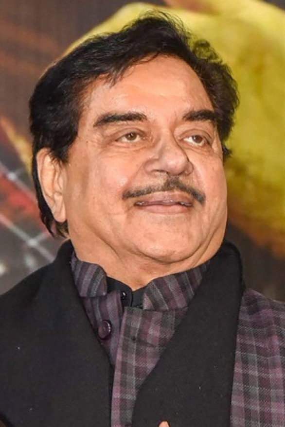 Shatrughan Sinha as Sharma in Bombay to Goa
