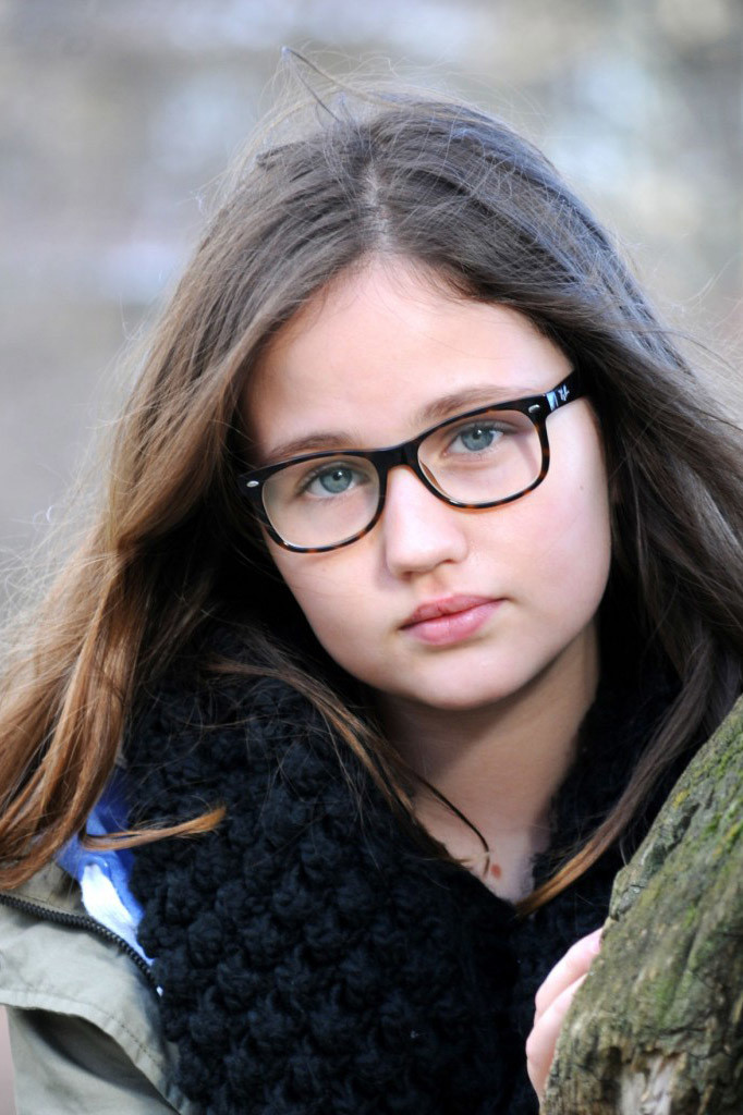 Franziska Neiding as Nina Verhoeven in Kommissarin Heller