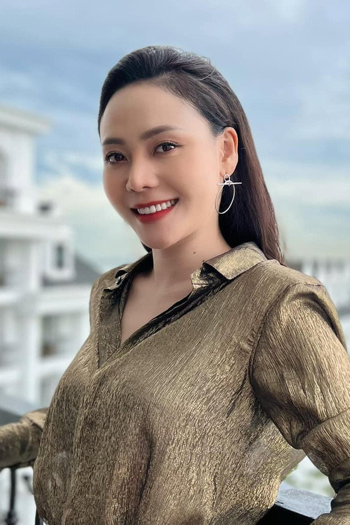 Nguyễn Huyền Trang as Hà in Đường Lên Điện Biên