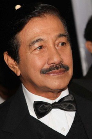 Kaharuddin Syah as Pak Gustav in Room