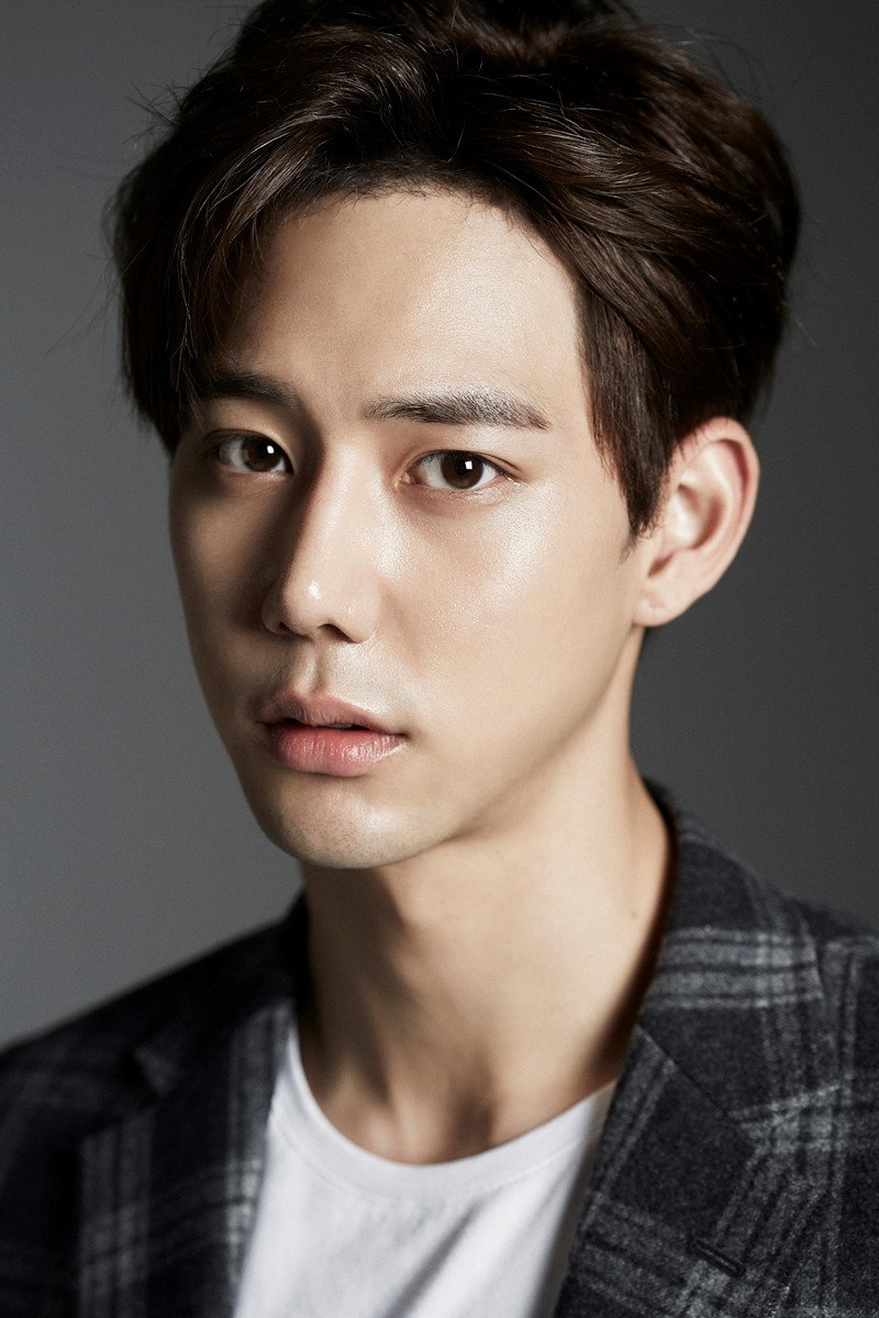 진주형 as Choi Si-hyuk in 동생이 훔친 사랑