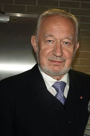 Krzysztof Kumor as Gynecologist in The Man Who Fell to Earth