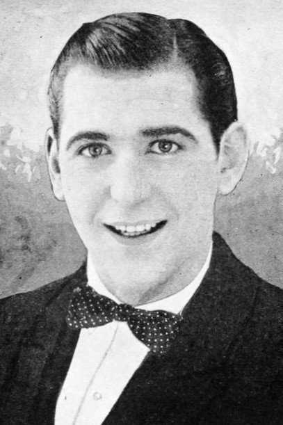 Kenneth MacDonald as Dan McLeod in Dynamite Dan