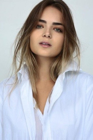 Camila Mayrink as Cacau in O Último Virgem