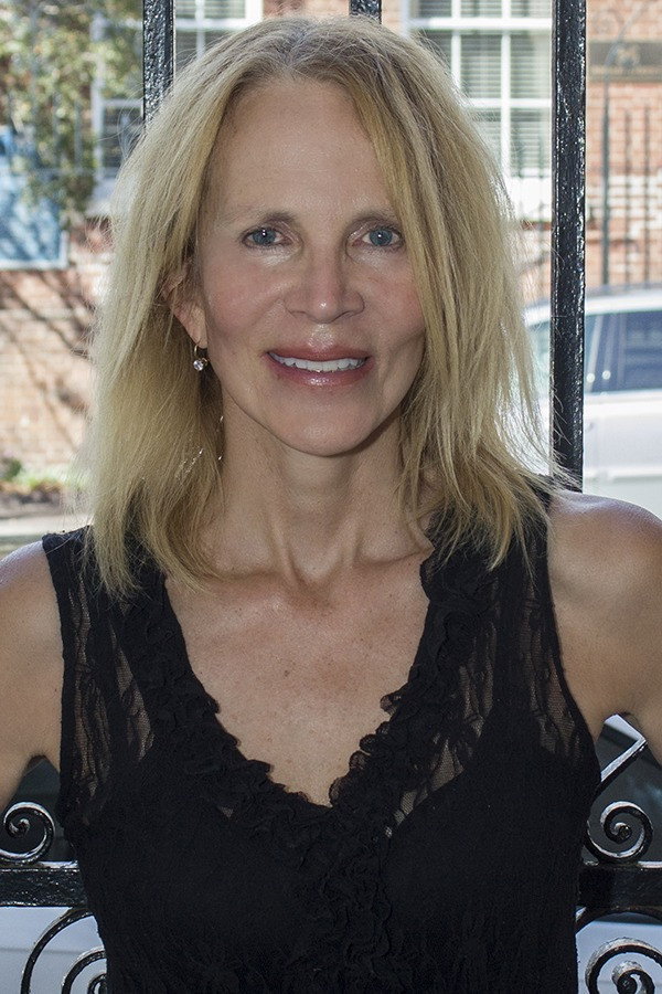 Leigh Murray as Wife in For Lovers Only