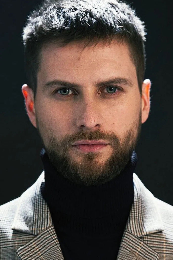 Jean-Philippe Cretton as Self - Host in La noche es nuestra