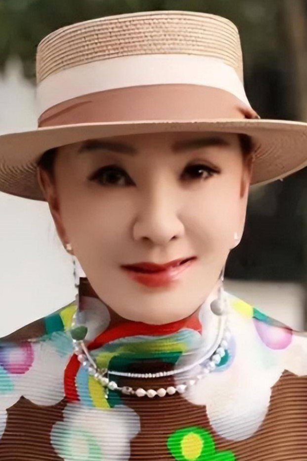 夏台鳳 as Shen Qiu in 情锁