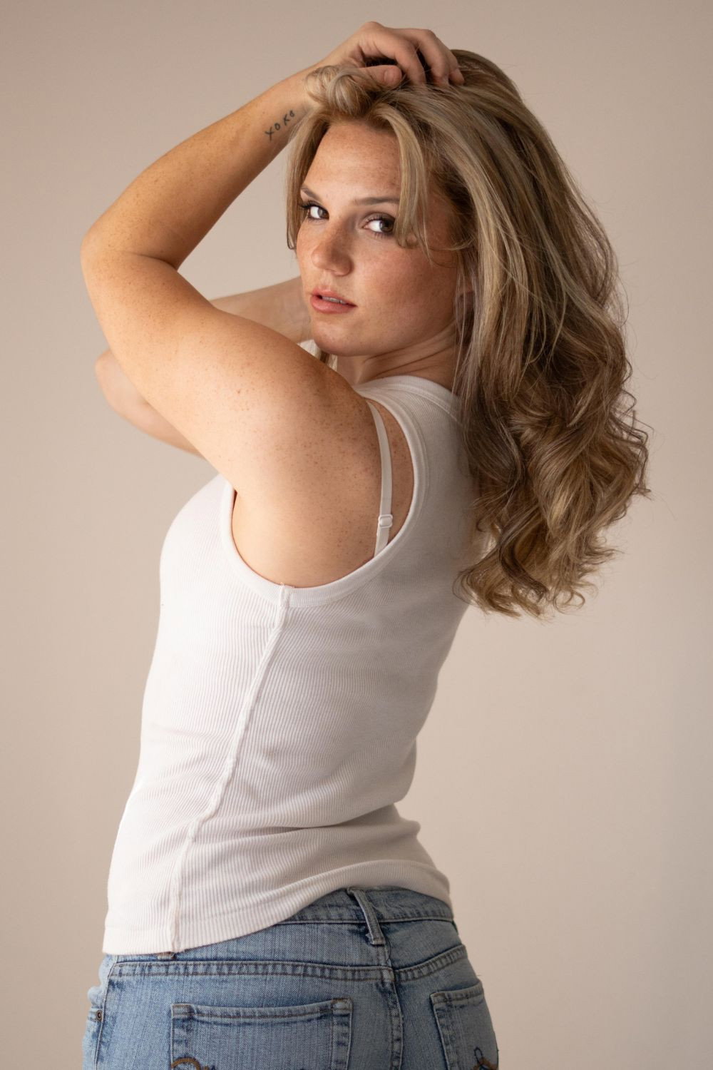 Kylie Elizabeth Schultz as Alyssa in Blossom