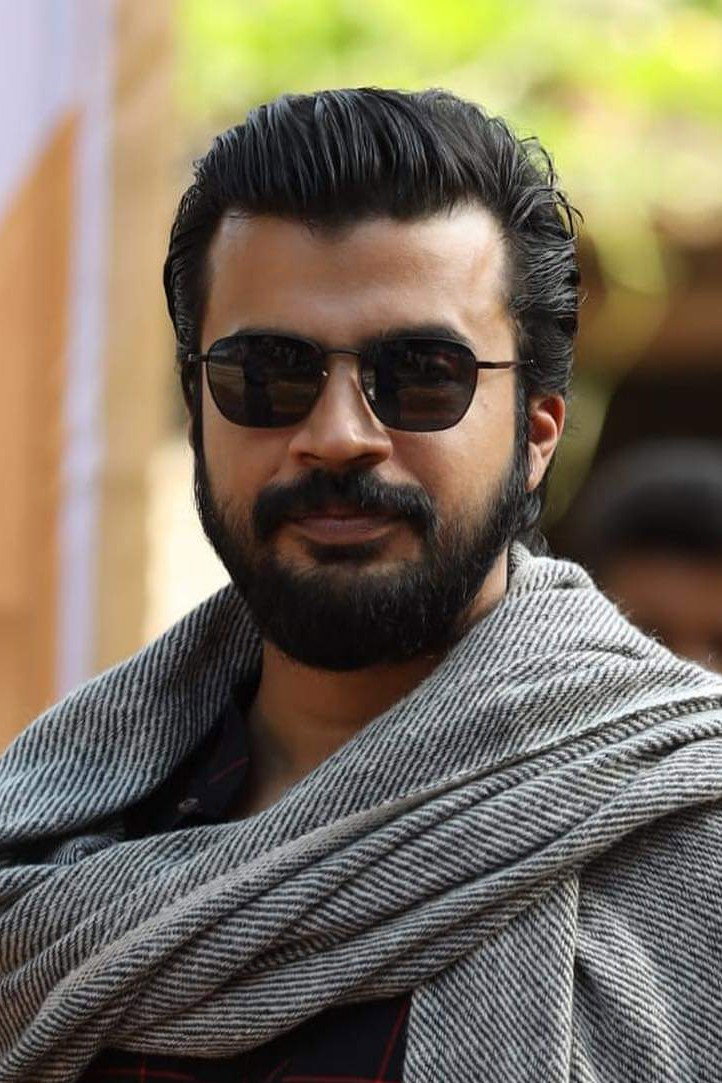 Prantik Banerjee as Soumen Sur in Mon Phagun