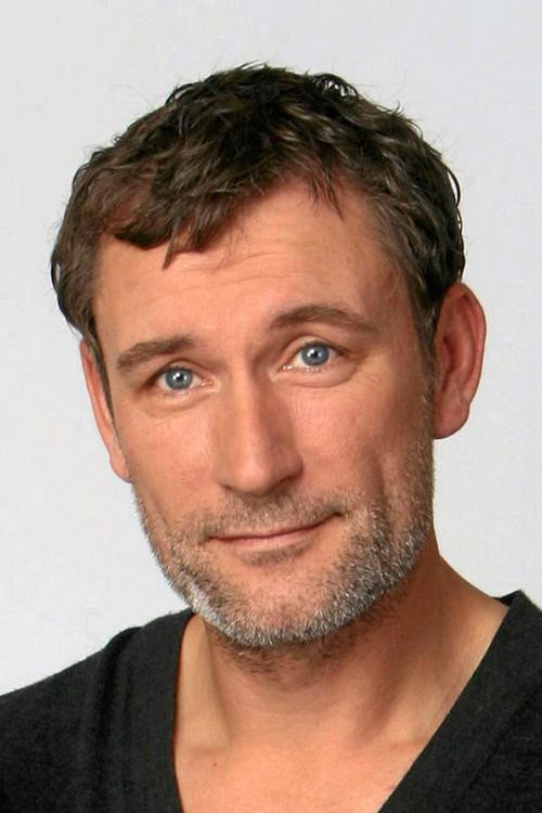 Heikko Deutschmann as Niklas Grimm in Operation Rubikon