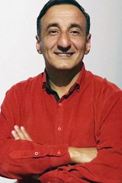 Elnur Hüseynov as tayfa başçısı in Egg
