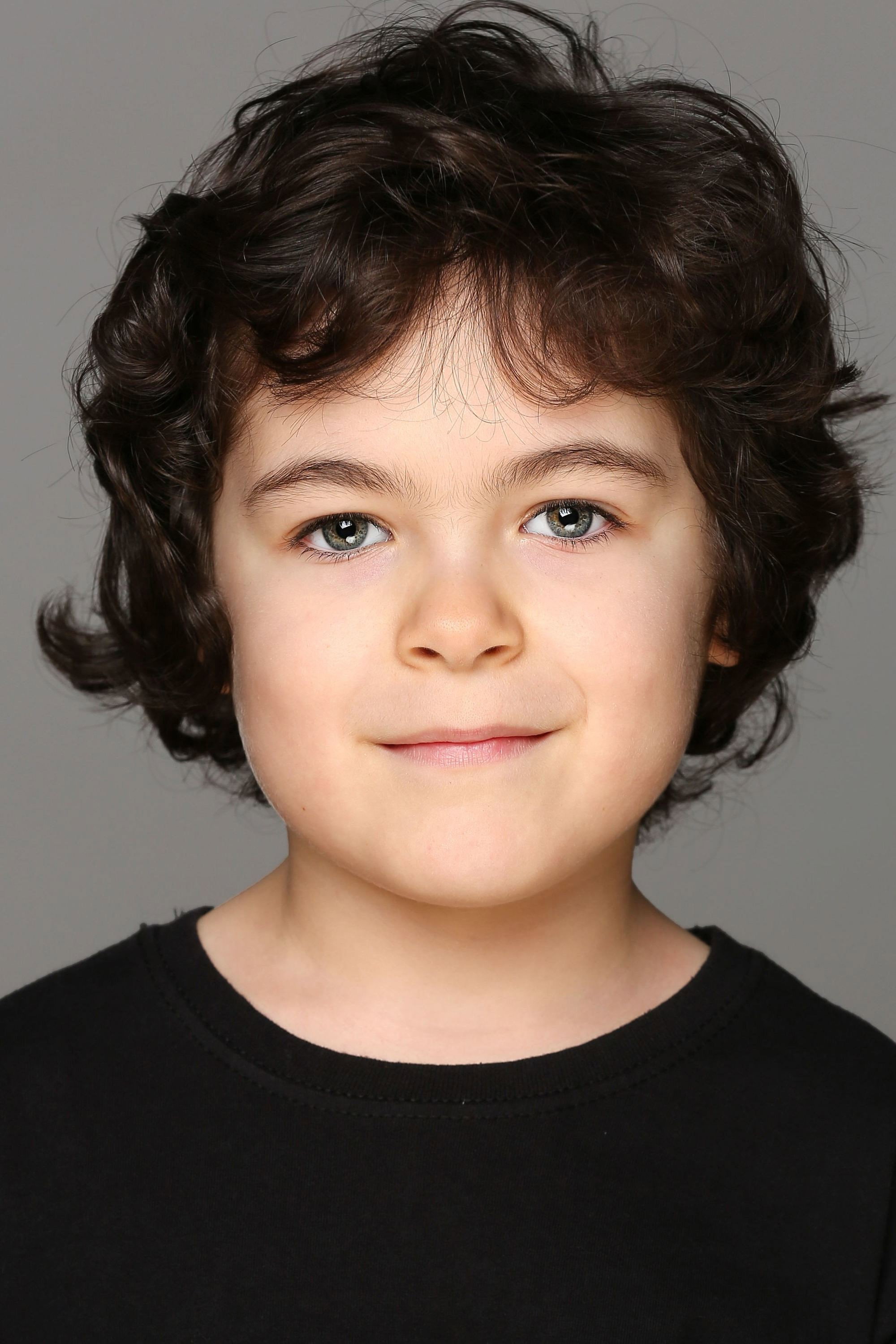 Tristan Ruggeri as Elliot / Nathan in The Twin