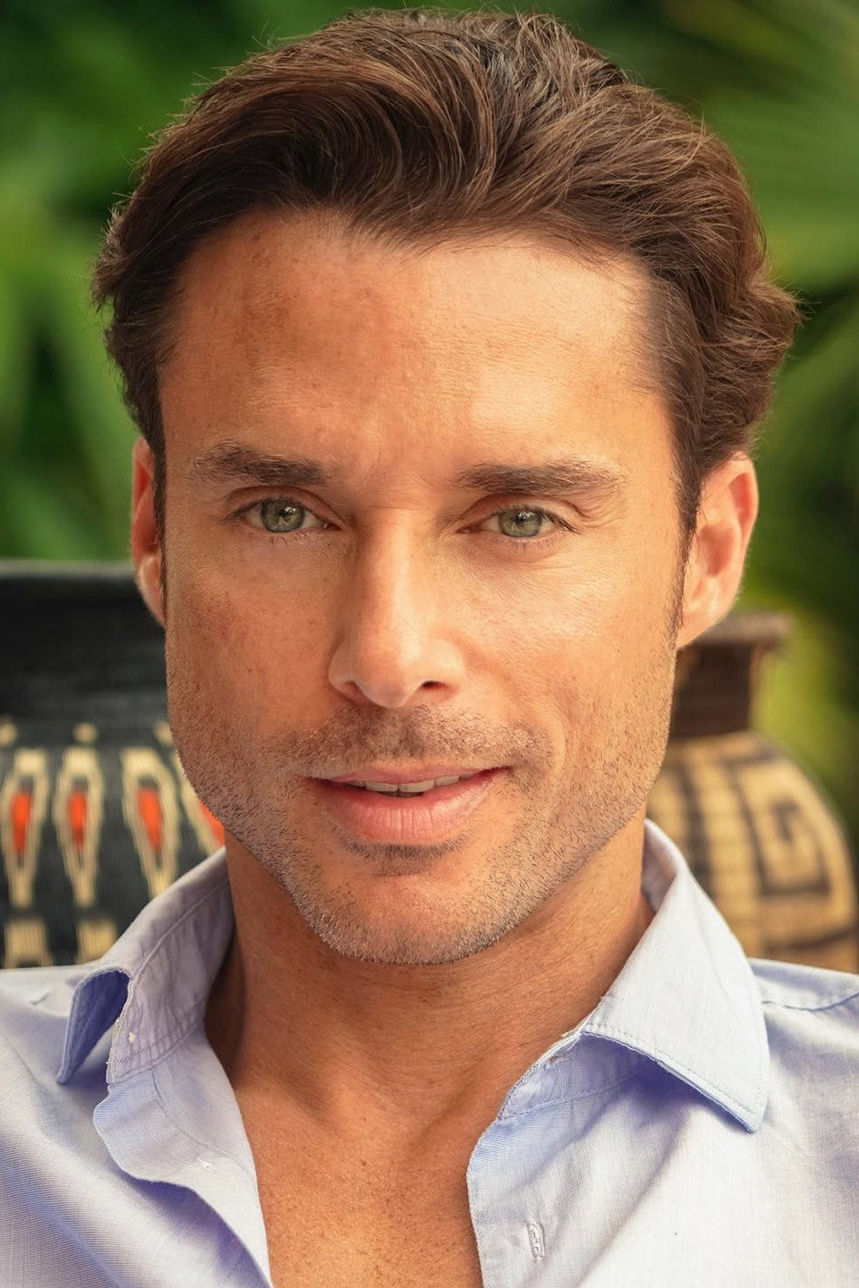 Rodolfo Salas as Arturo Molina in Médicos, línea de vida