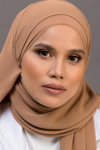 Nadiya Nisaa as Yam in La Luna