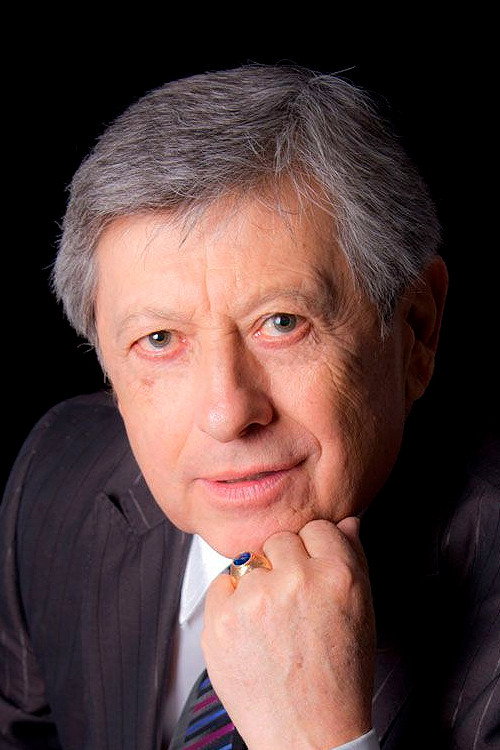 Germaín de la Fuente as Self in Ángeles Negros