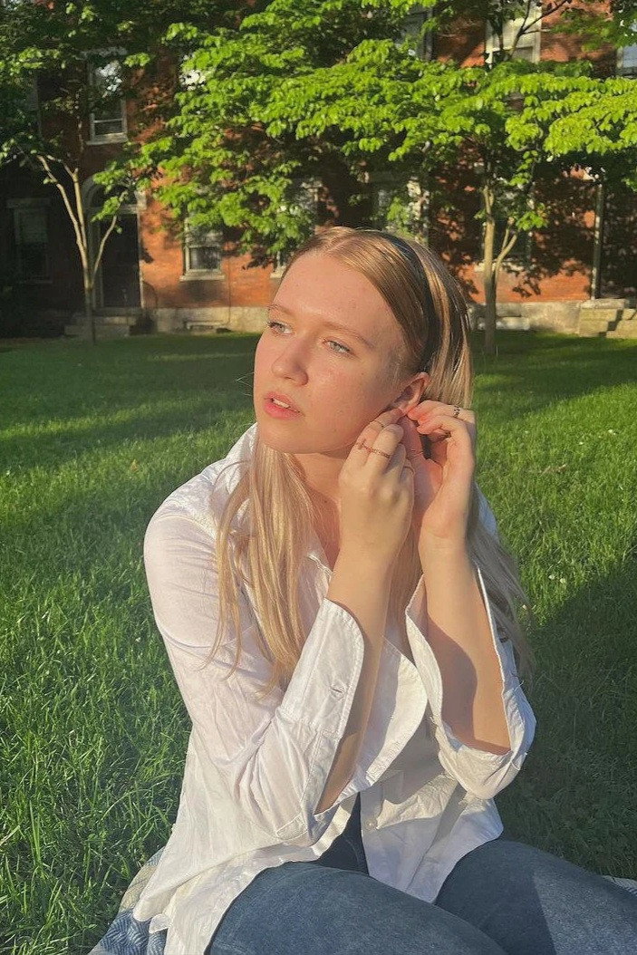 Amity Dolore as Wren Lookalike in Remain