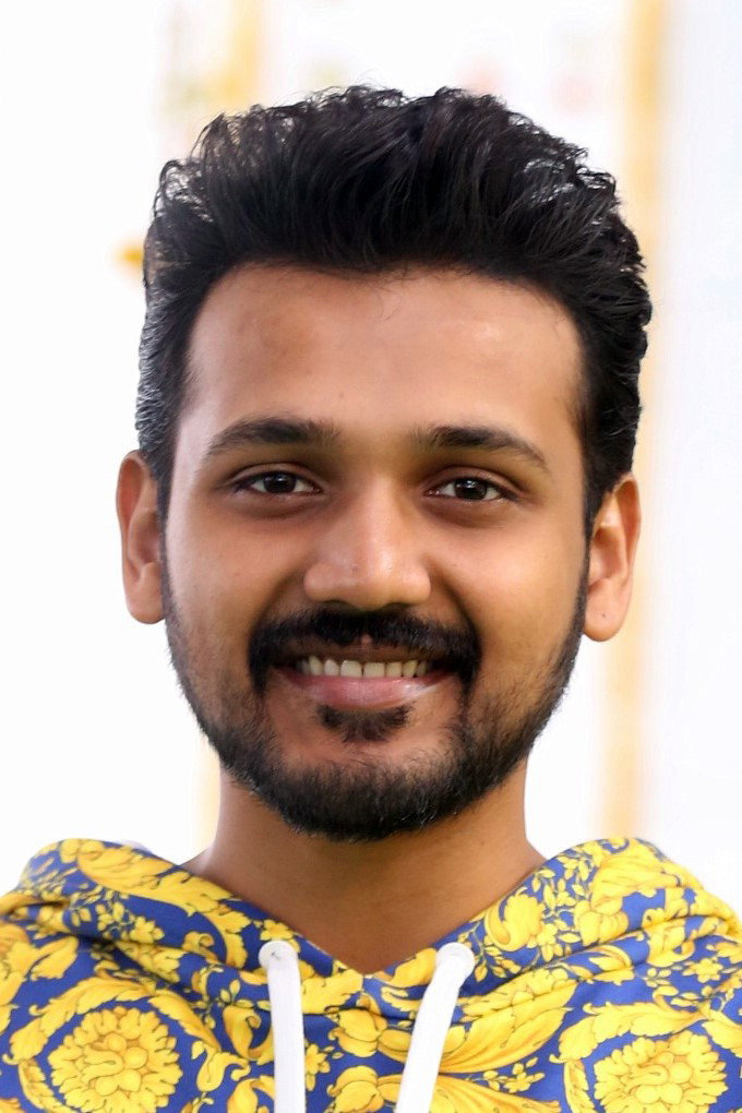 Bellamkonda Ganesh as Balamurali "Balu" in Swathi Muthyam