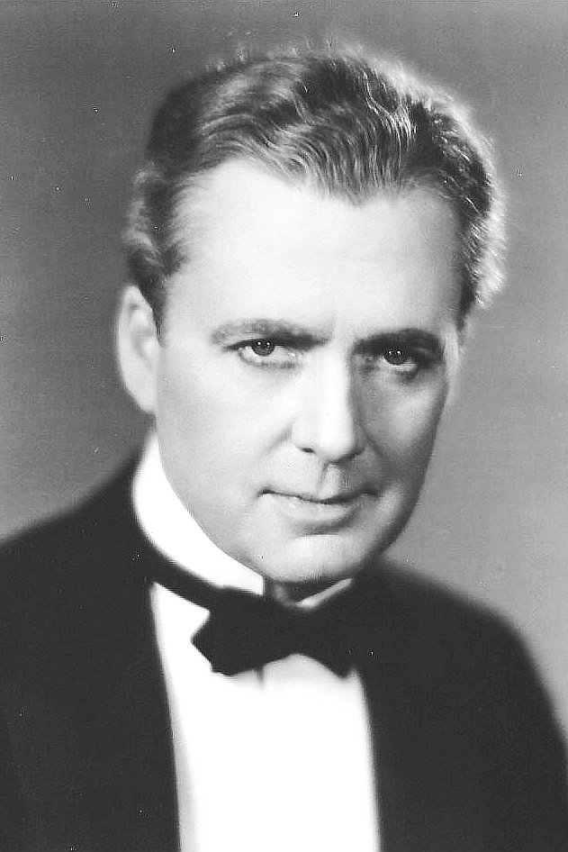 Robert Elliott as Otis Mayne in L'apache