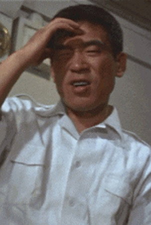 中山豊 as Akio in Mother and Son