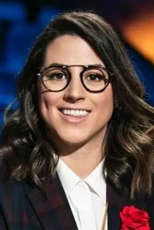 Alejandra Ríos as Alejandra Ríos in Shark Tank México
