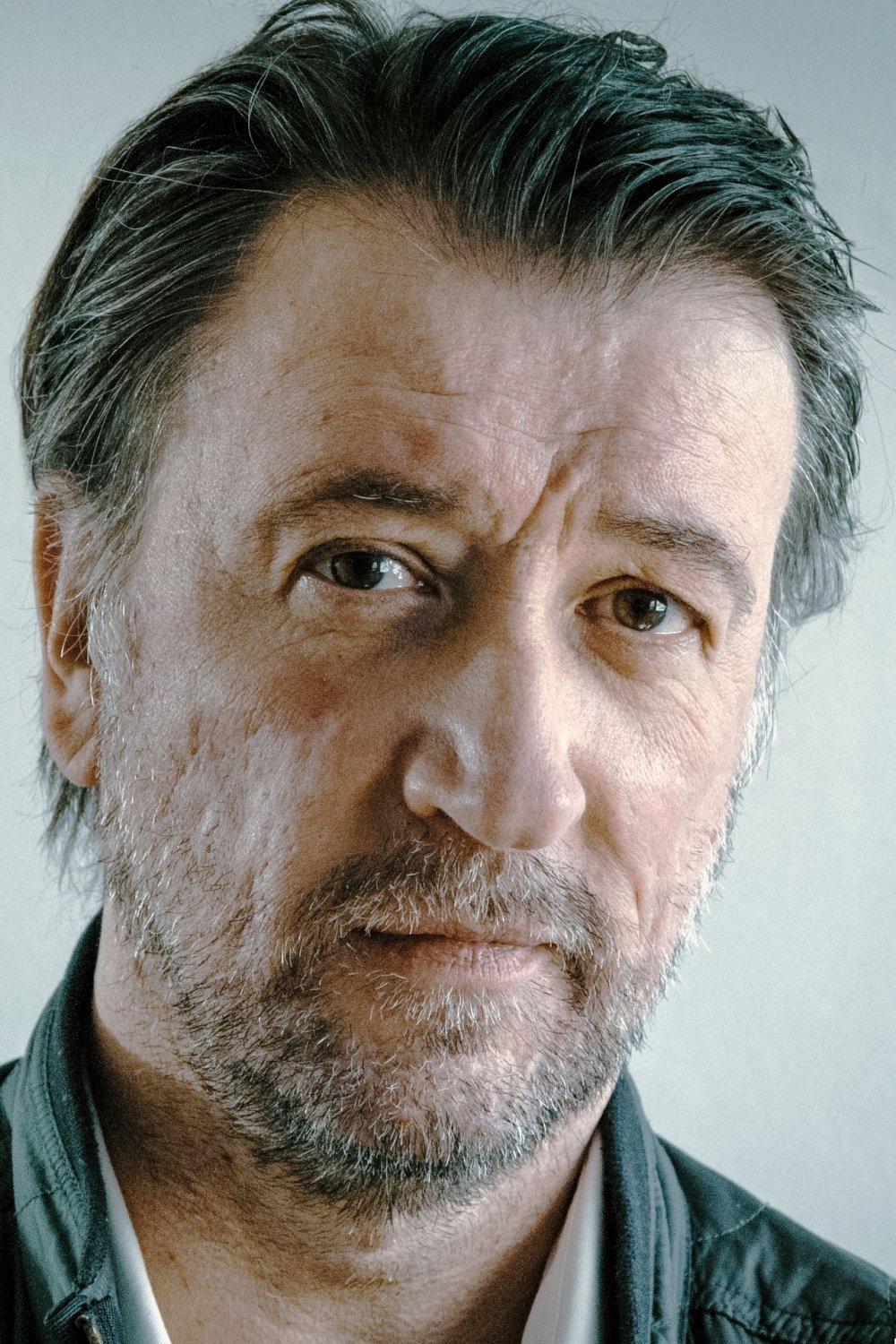 Gordon Kennedy as Reporter in Lur mit liv