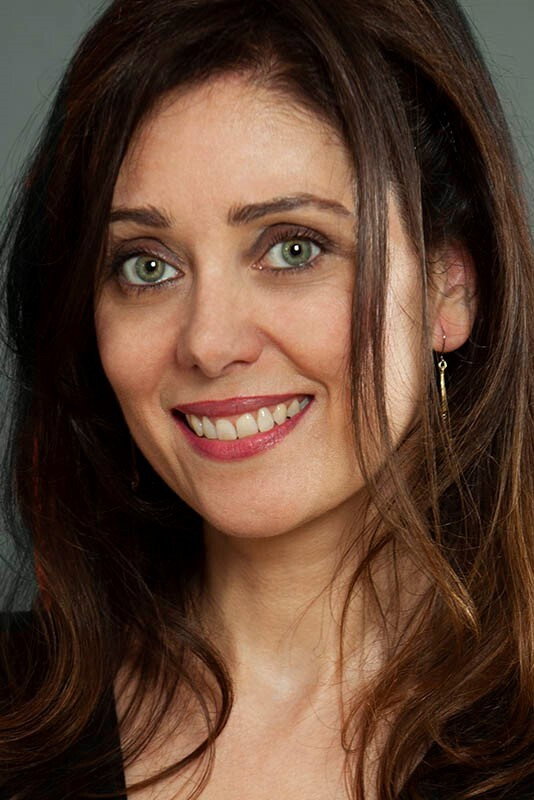 Carolina Clemente as Julia "Julita" Méndez in Lalola