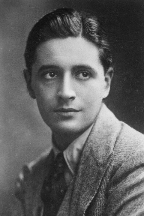 Ivor Novello as The Lodger Jonathan Drew in The Lodger: A Story of the London Fog