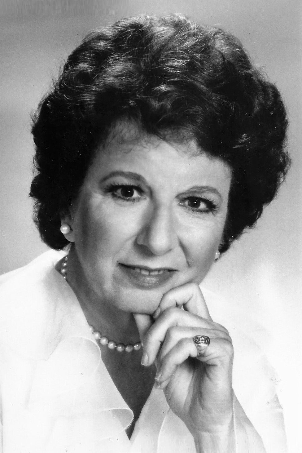 Mary Wickes as Aunt Zelda in Sigmund and the Sea Monsters