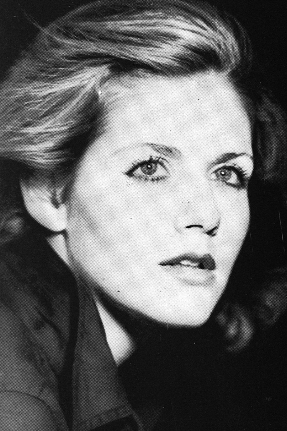 Emanuela Barattolo as Doris in Extra