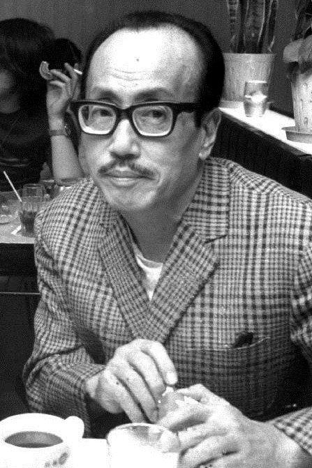 伴淳三郎 as Uncle Masagoro in Pineapple Butai