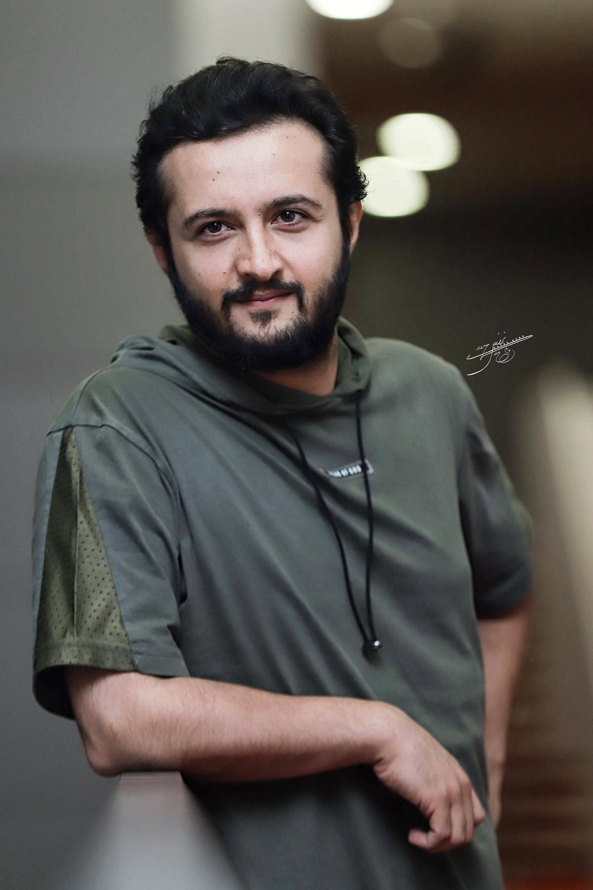 Amir Hossein Hashemi as Mojtaba Asgari in Standing in the Dust