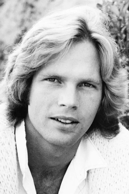 Reid Smith as Officer Norm Hamilton in Chase
