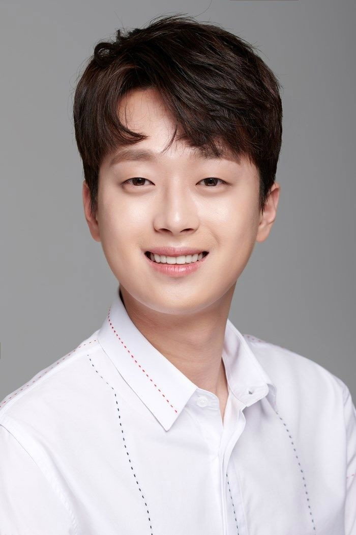 이찬원 as Self in The Racket Boys