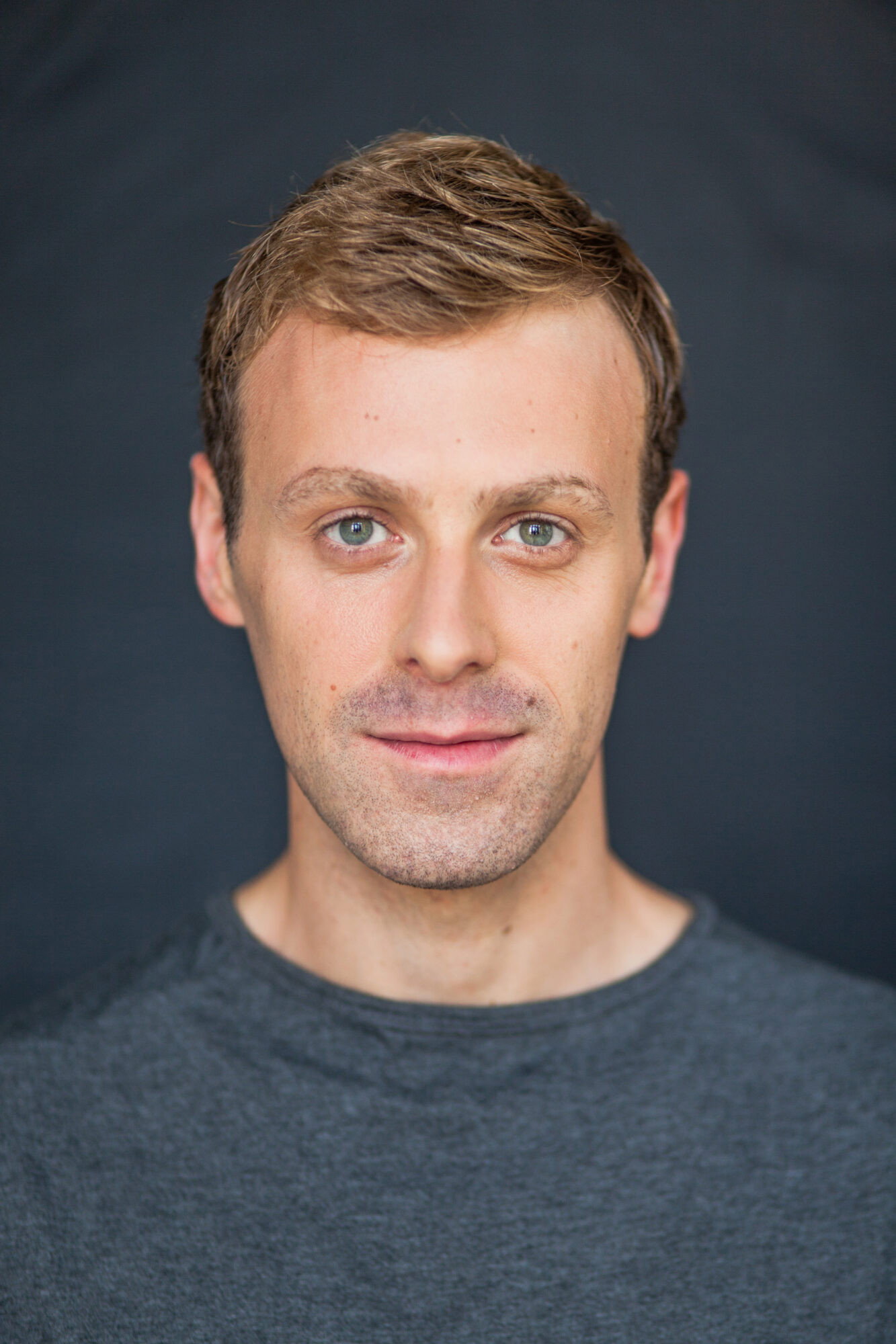 Mateusz Rusin as Doktor Maciej Izdebski in To musi być miłość