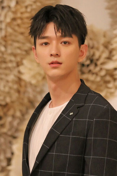 Wen Yi Fan as Luo Zijia in Childhood Sweethearts Pianist