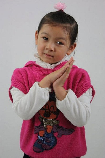 贺小语 as Huanhuan in Under the Hawthorn Tree