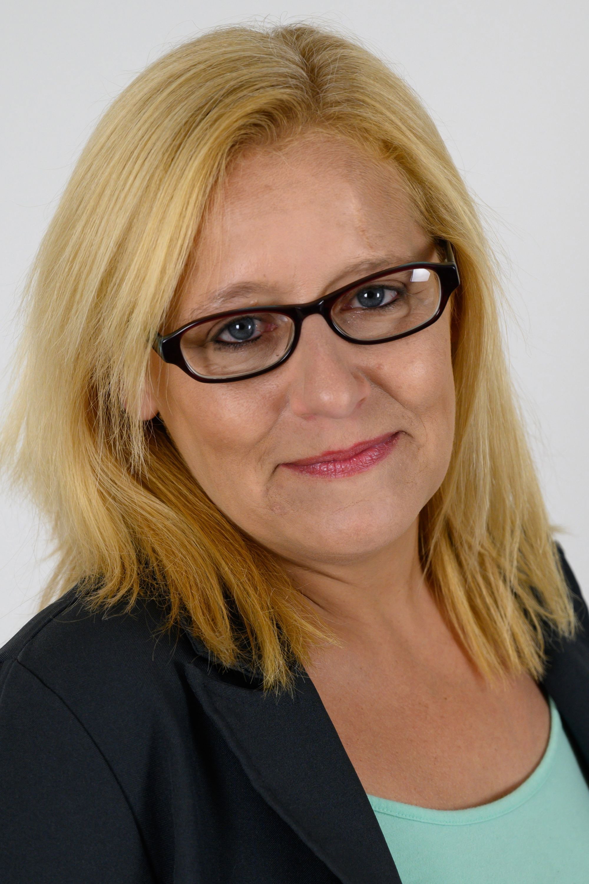 Rita Christine as Vikki Halperin in Z-ERO