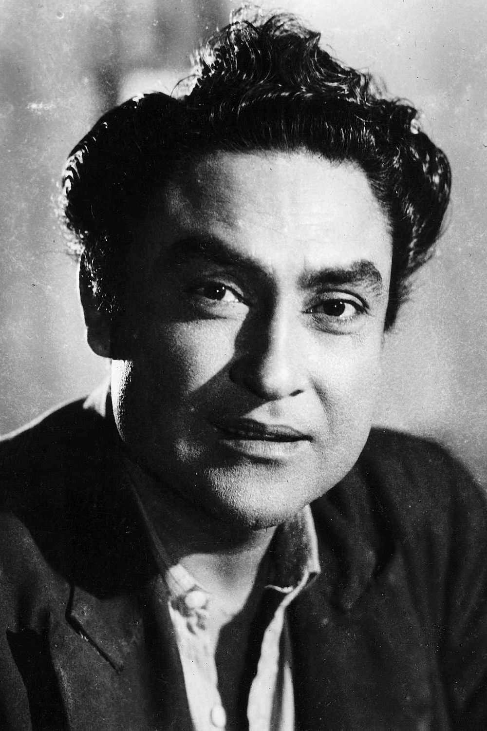 Ashok Kumar as Thakur Virendra Singh in Rakhi Aur Hathkadi