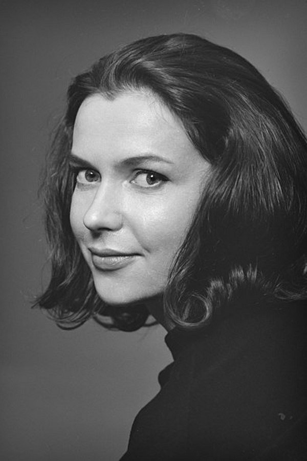 Christina Indrenius-Zalewski as Frun in Ringlek