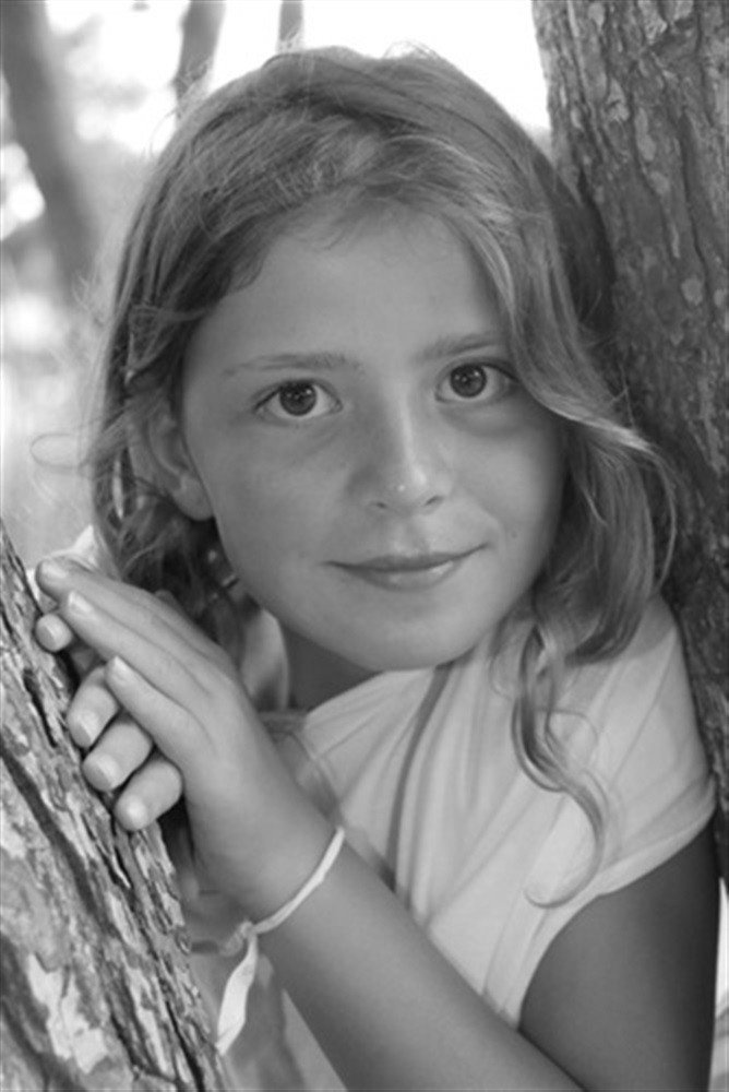 Blanche François as Fleur de tonnerre enfant in The Poisoning Angel