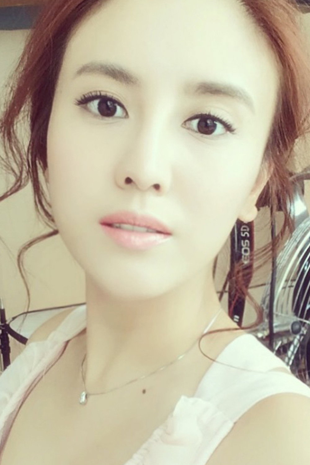 雨侨 as Sara in Lan Kwai Fong 3