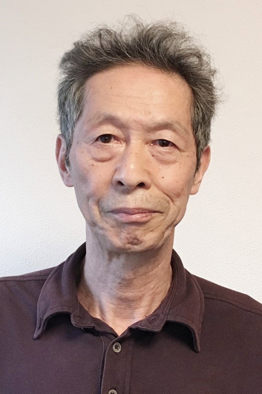 田村泰二郎 as Fish Store Owner in The Fish with One Sleeve