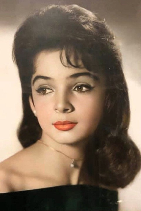 Ana Martín as Nieves Ochoa in Un gancho al corazón