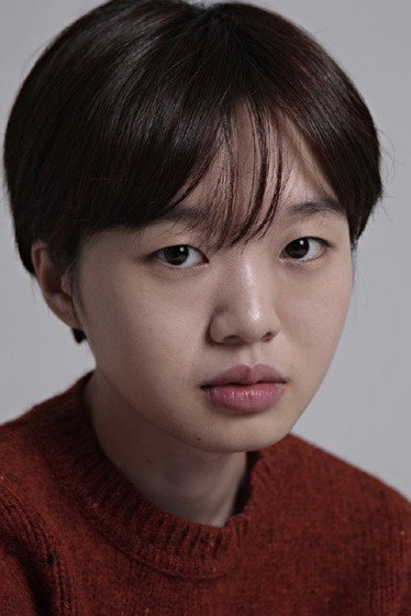 정보람 as In-ju in Merely Known as Something Else