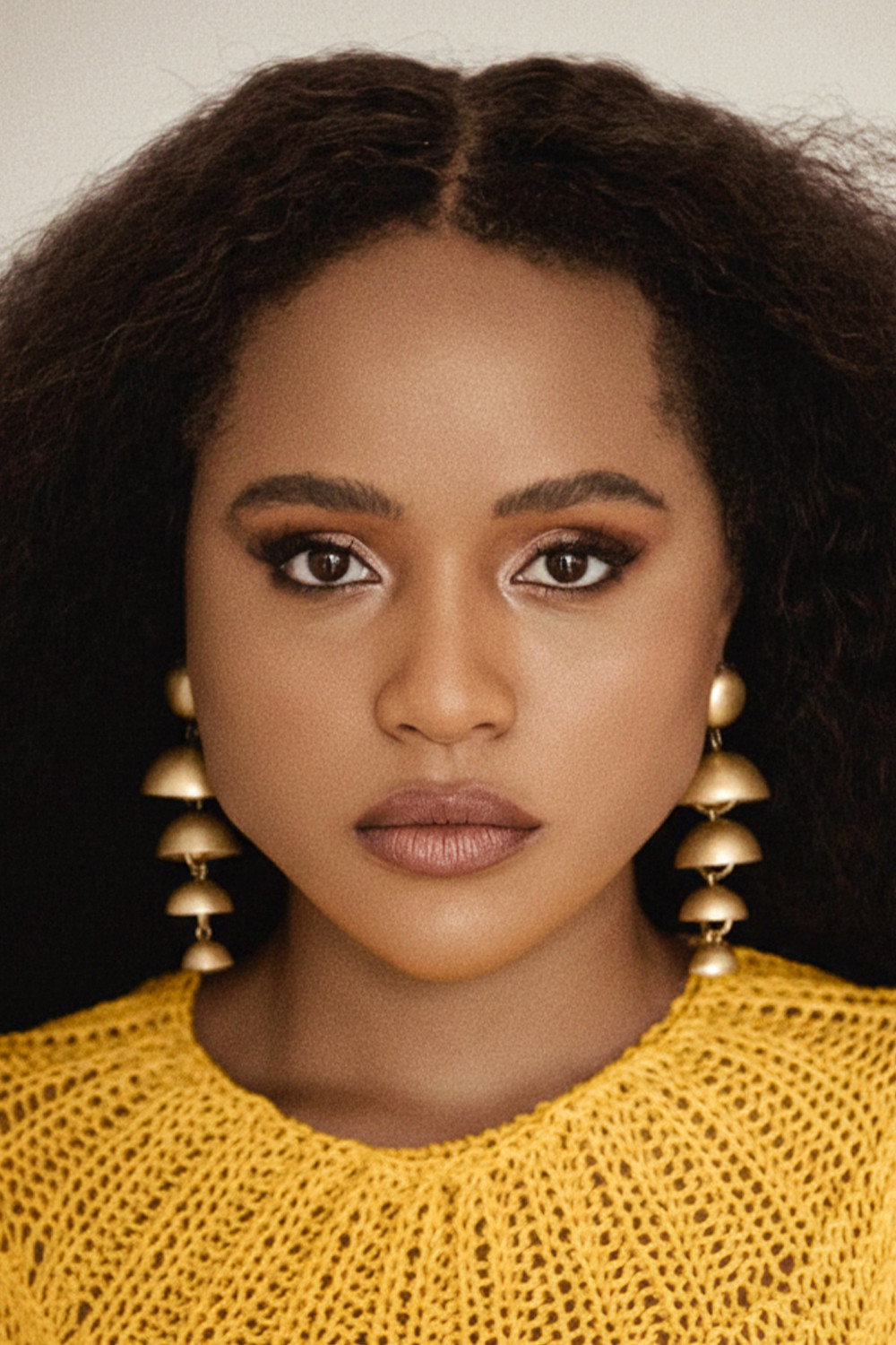 Duda Santos as Alika, Princesa de Batanga / Lúcia dos Santos in A Nobreza do Amor